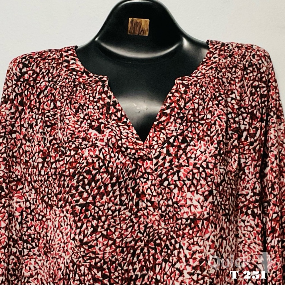 M - New Cathy Y Neckline 3/4 Sleeve Top - Picture 2 of 10